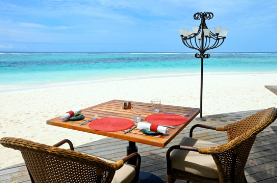 Enjoy a sumptuous lunch on the beach